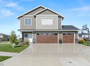 4866 Hampton Cir S, Moorhead, MN 56560