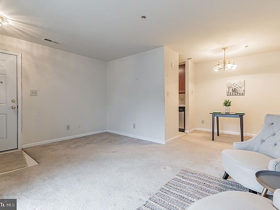 3rd image of 93 Fern Oak Cir APT 100