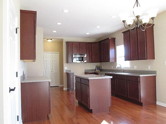 3rd image of 8736 Mallard Ln