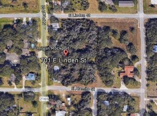 701 E Linden St, Rockport, TX 78382