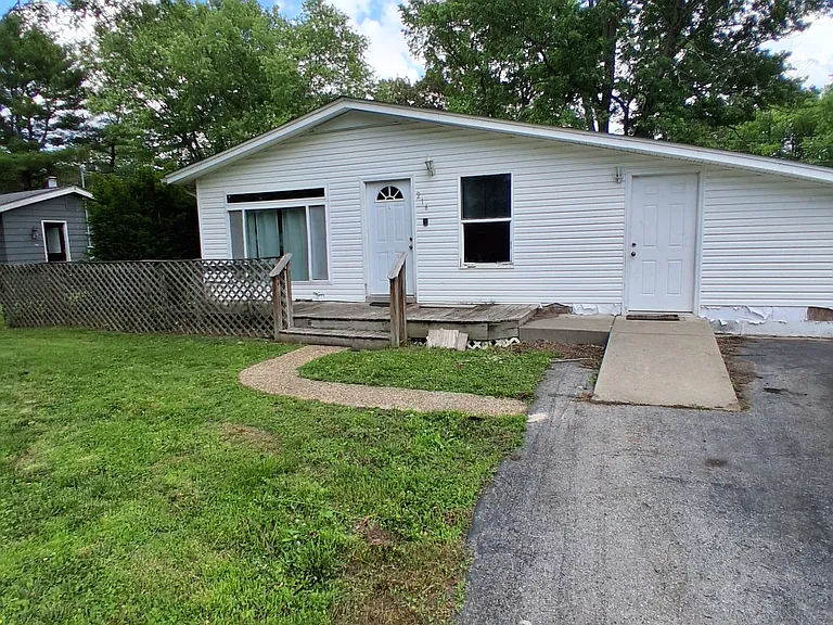 216 S Pecan St — Photo 18