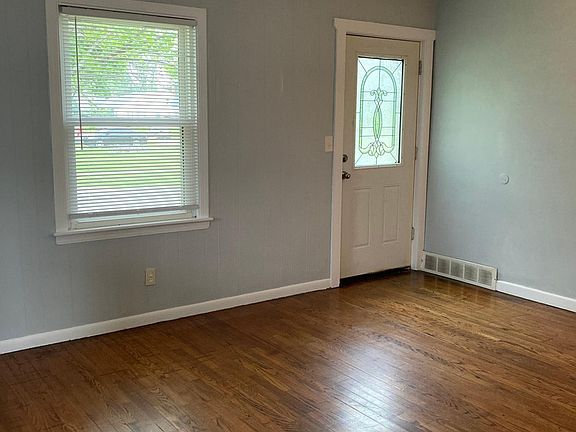 4th image of 1003 Dakota Ave