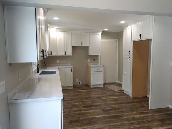 Kitchen Corian counters