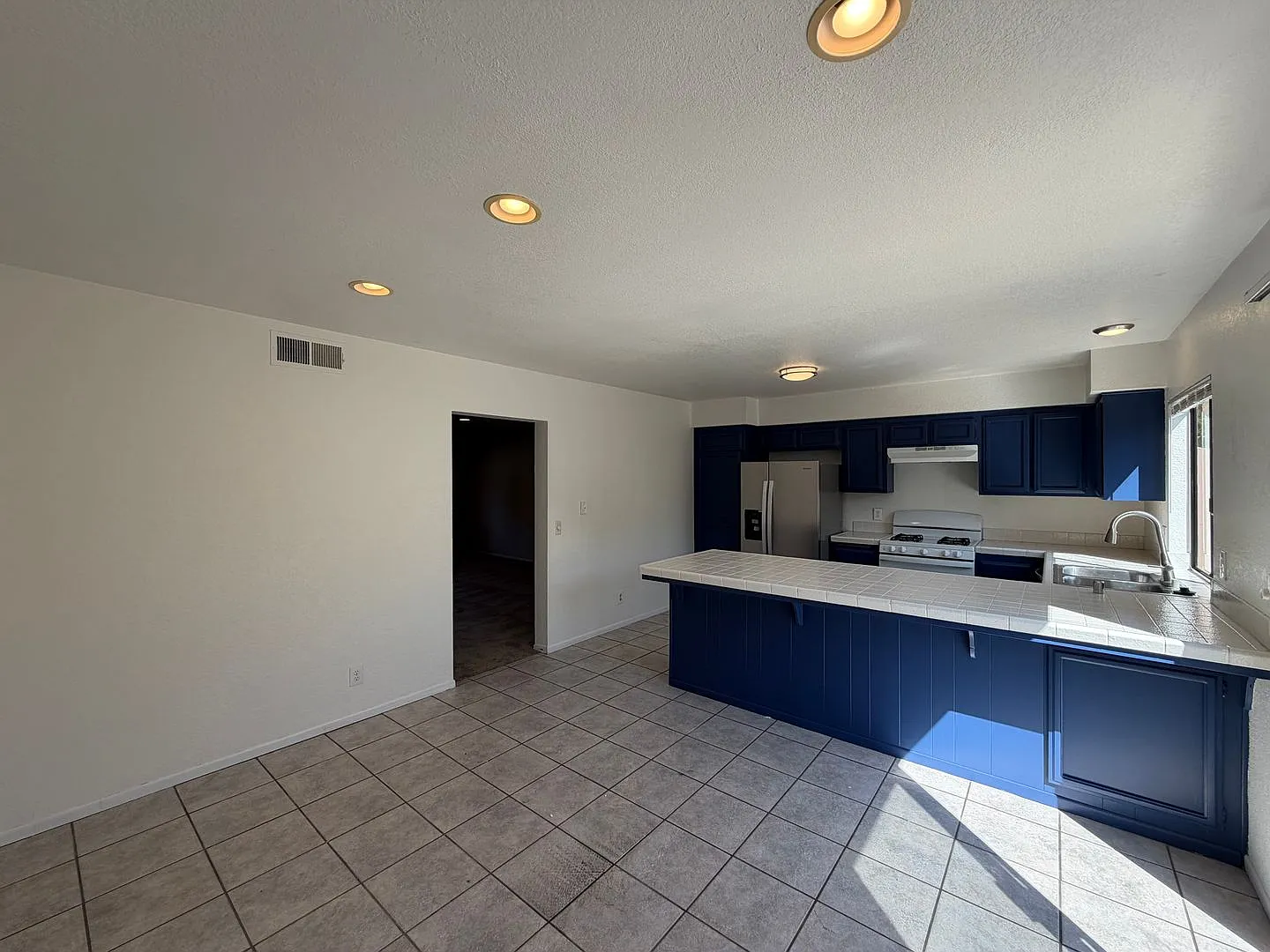 Sd: 3bd/2ba Two-Story Home In Carlsbad W/ Balcony, Private Patio & Community Pool! — Photo 1