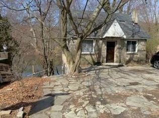 45 Lake Dr, Lake Peekskill, NY 10537
