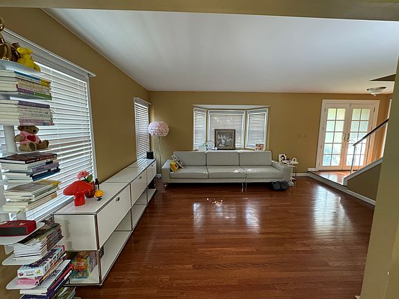 4th image of 1809 Brentwood Dr