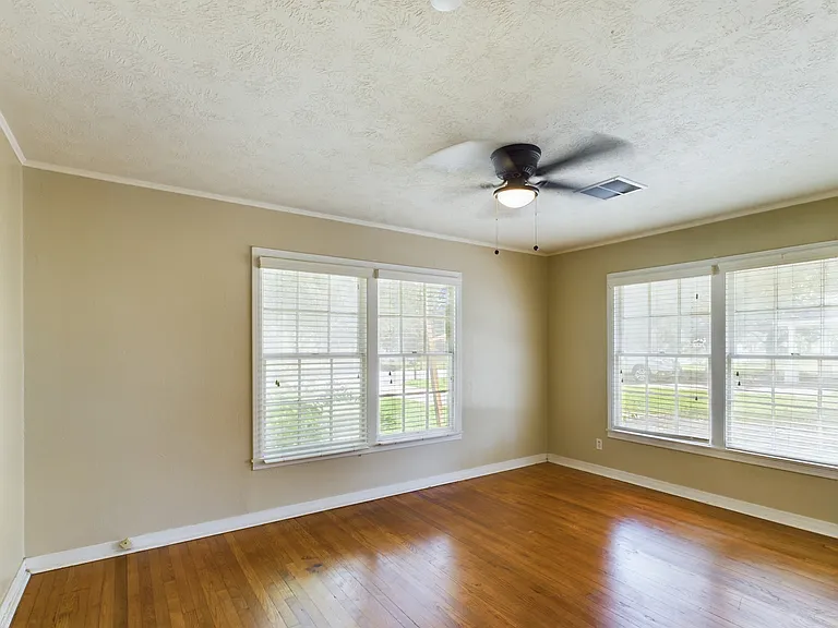 305 Bolton Ave — Photo 9