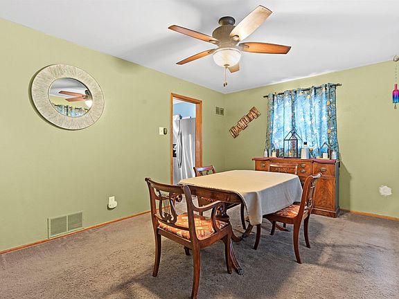 3rd image of 614 W Elm St