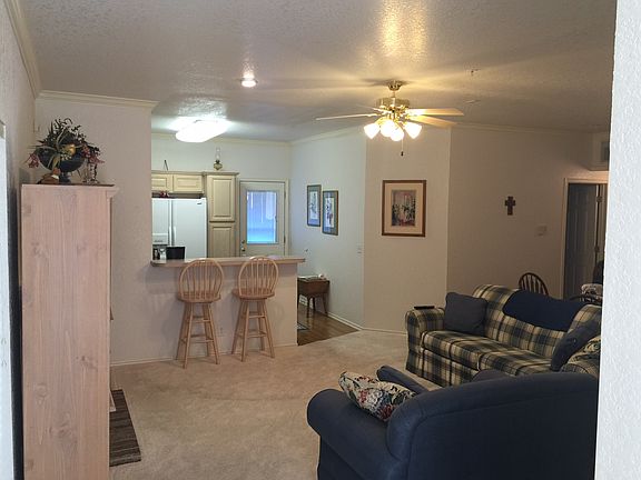 Breakfast Bar, Fridge stays