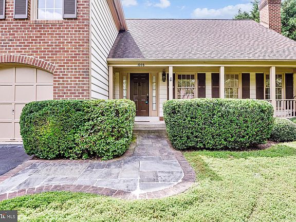 3rd image of 1008 Willowleaf Way