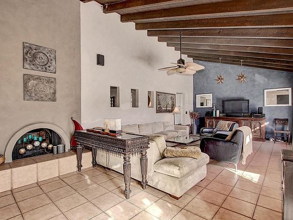 3rd image of 2086 E Balboa Dr