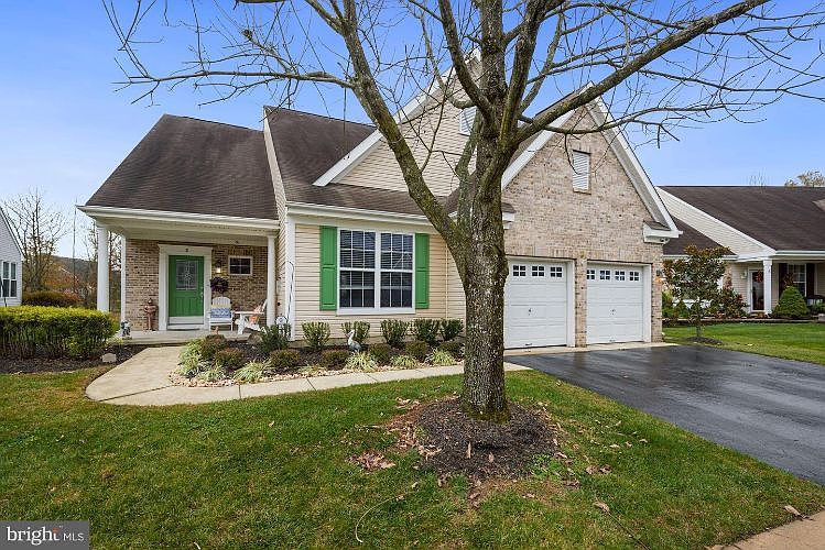 1st image of 3 Poinsettia Ln
