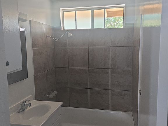 5th image of 1855 E Devonshire Ave #4