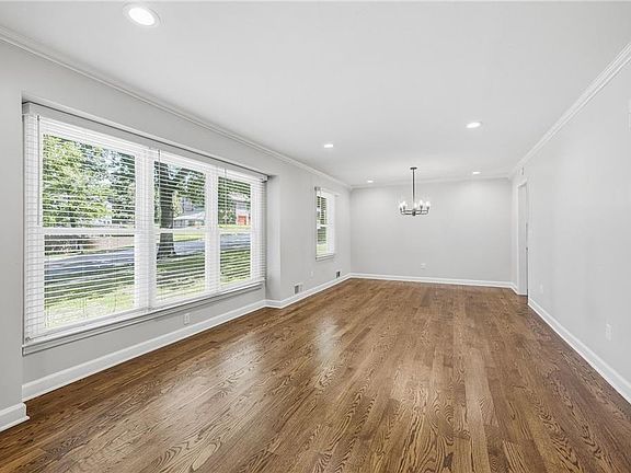 5th image of 5131 W 63rd St
