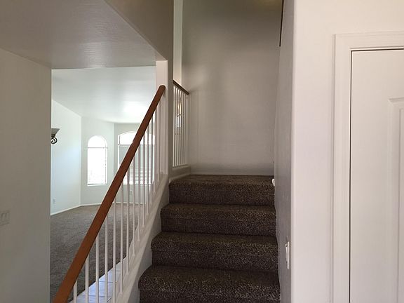 4th image of 112 W Grey Stone St