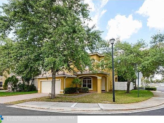 Great corner home in Hollywood's Maple Ridge