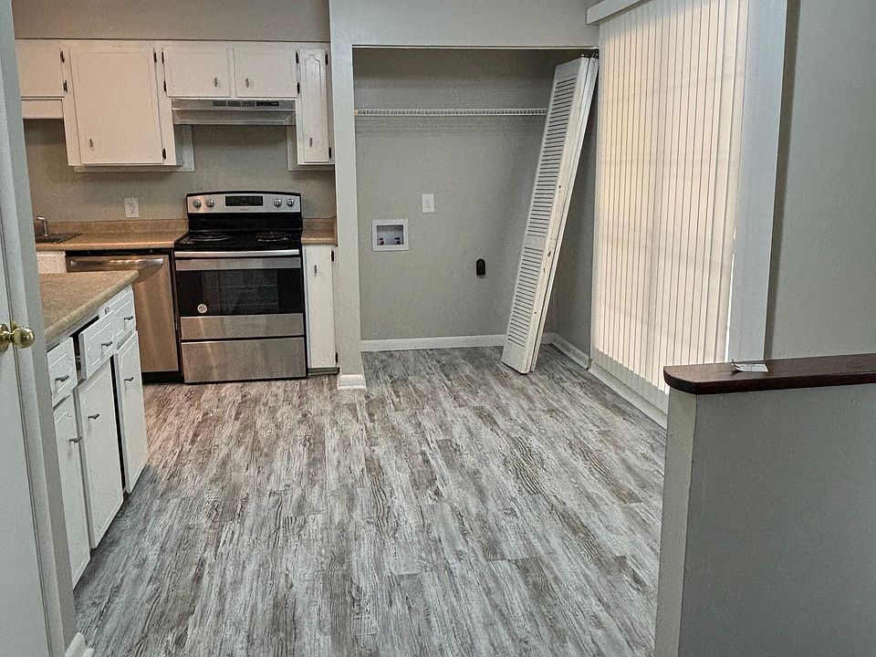 1st image of 912 Pineland Ave APT 5