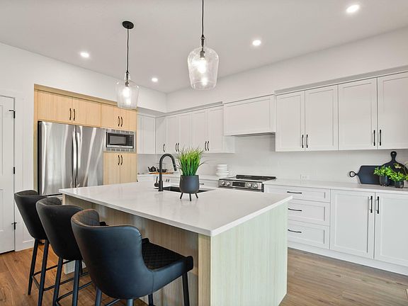4th image of 135 Ellington Cres