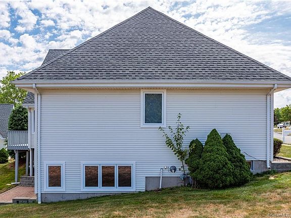3rd image of 10 Maxwell Dr Unit 10