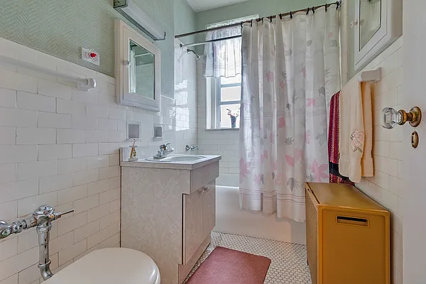 Sold by Block & Lot Real Estate | media 12