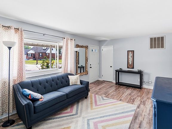 4th image of 203 Brookside Dr