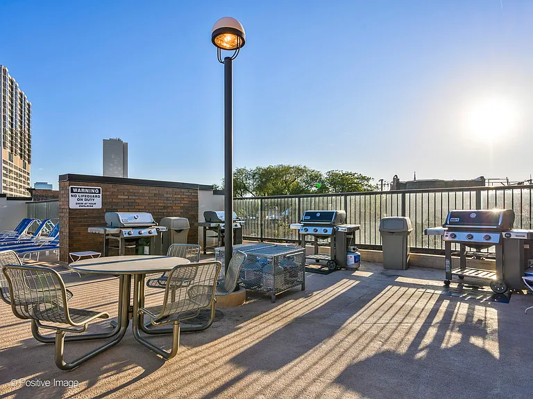 1850 N Clark St #710 — Photo 18