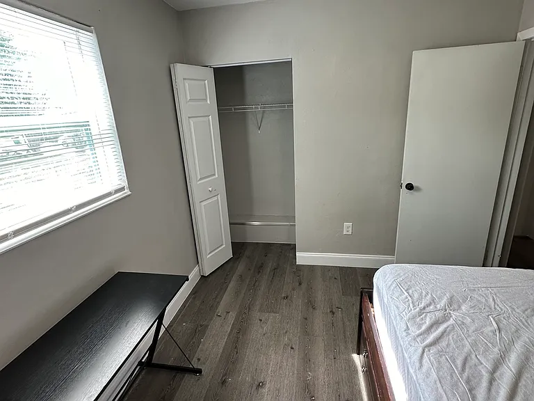 2907 Rollins St — Photo 3