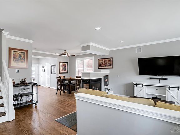 3rd image of 923 Weninger Cir