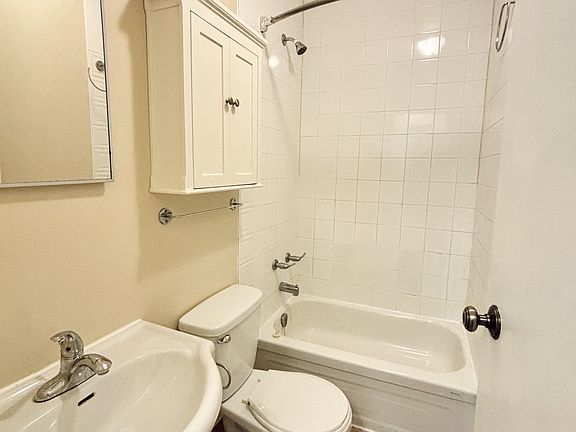 5th image of 16 Strathmore Blvd