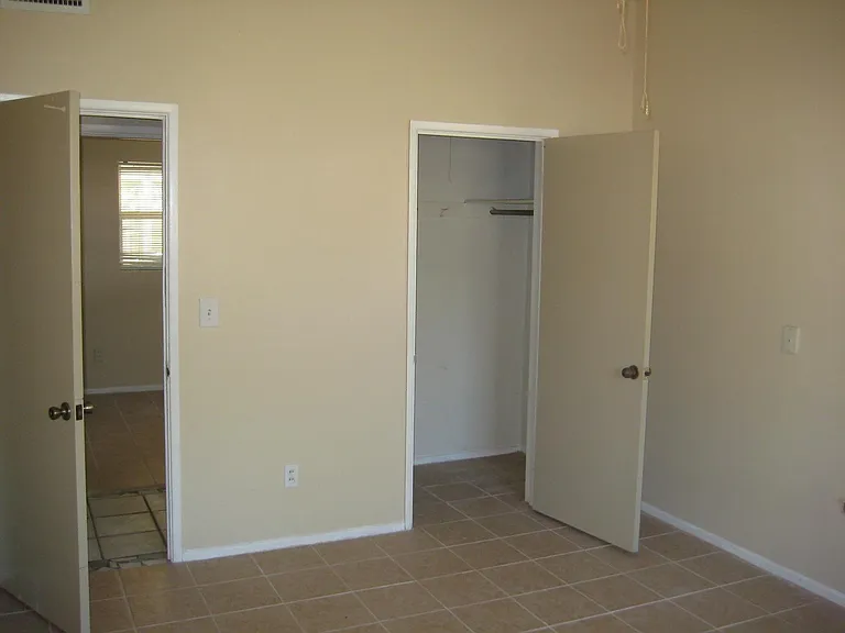 2132 Riviera Dr — Photo 27