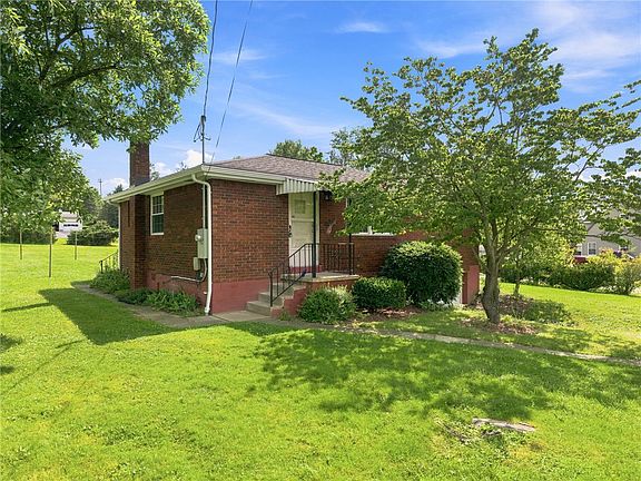 4th image of 1524 E Laurel Cir