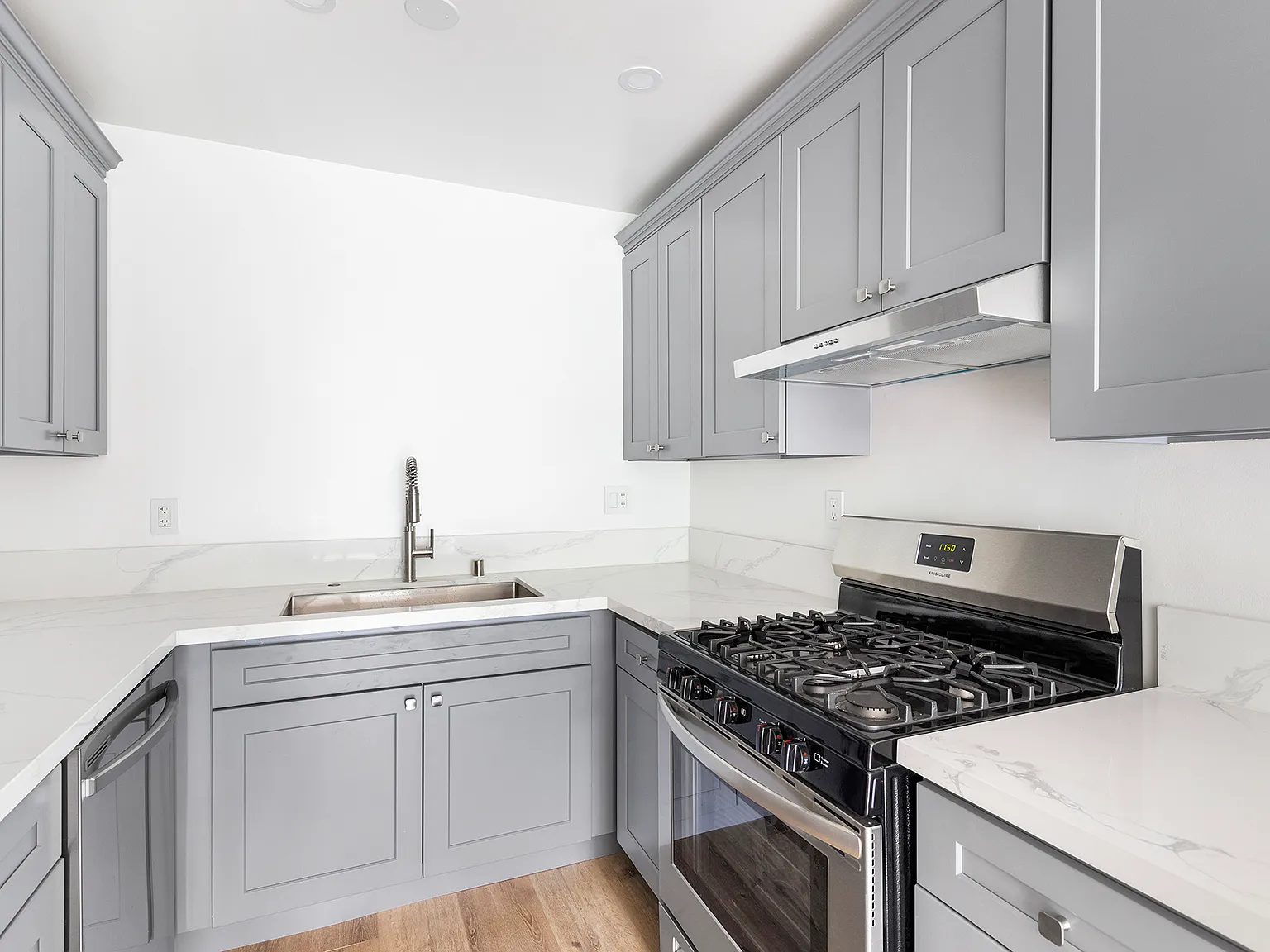 2 bed, 900 sqft, $2,195 — Photo 1