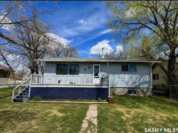 102 1st Avenue, Landis, SK S0K 2K0