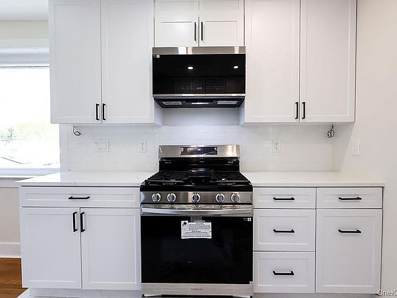 4th image of 1011 Parkway Place