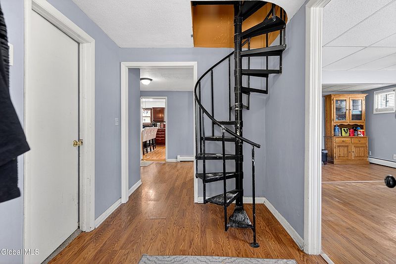 4th image of 17 Hudson Street