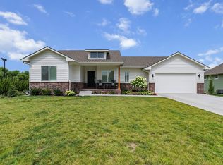 5009 N Lake Breeze Ct, Bel Aire, KS 67226