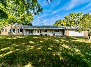 8 Framingham Ln, Pittsford, NY 14534