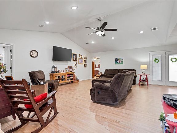 4th image of 1808 Corbet St