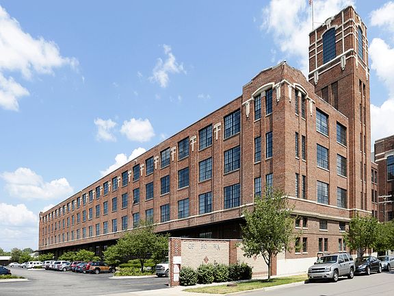 2nd image of 555 7th St NW #404A