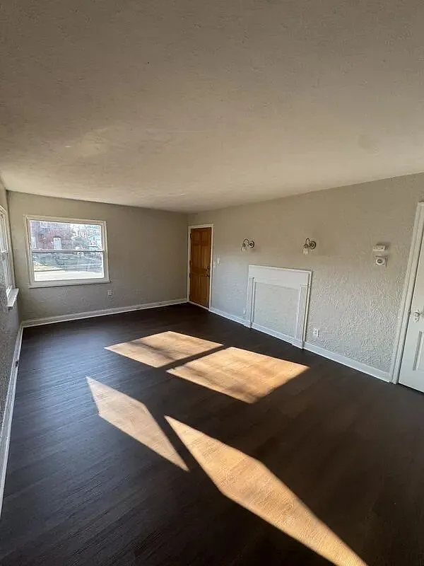 321 W Norman Ave — Photo 2