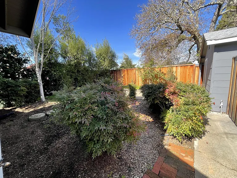 725 Center St — Photo 13