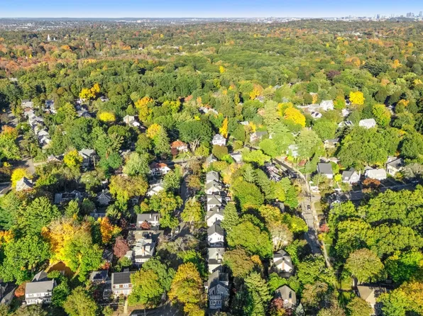 44 Brewster Rd, Newton, MA 02461