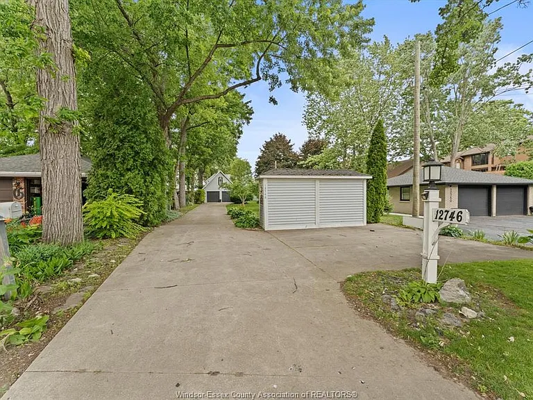 12746 Riverside Dr E — Photo 40