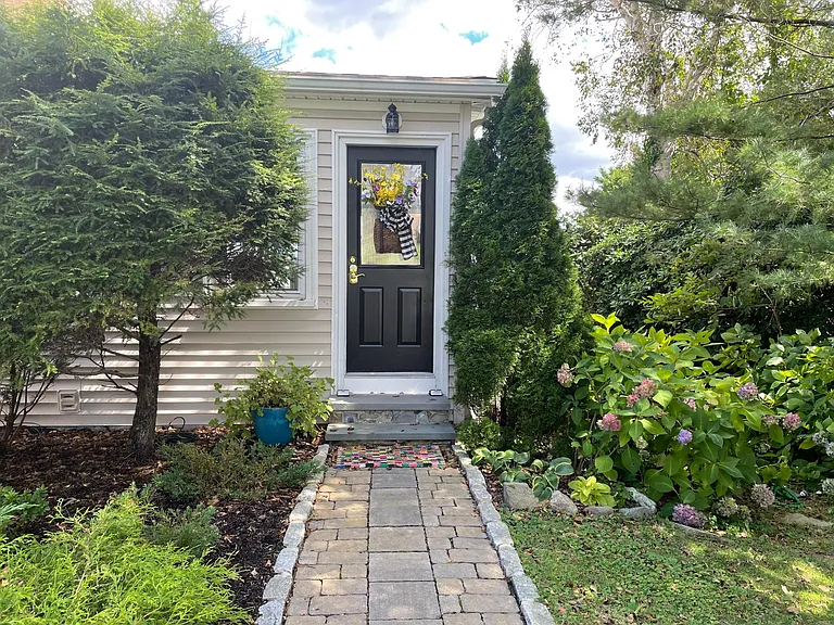 Eustis Ave — Photo 8