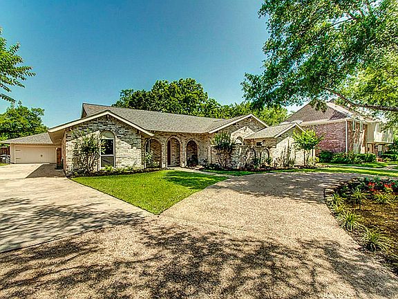3rd image of 2523 Fairway Dr