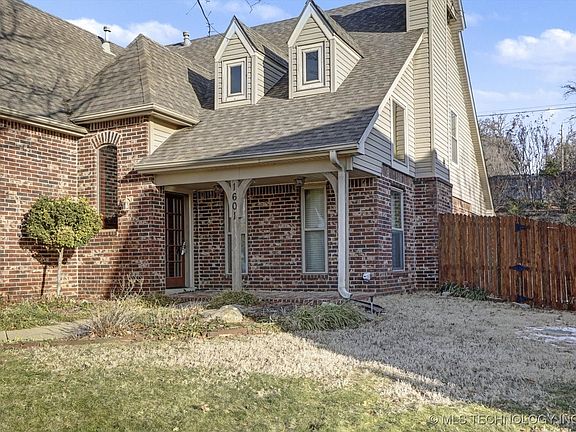 2nd image of 1601 Holly Ave