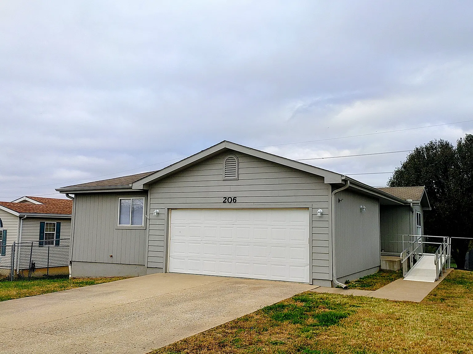 3 bed, 2100 sqft, $2,095 — Photo 1