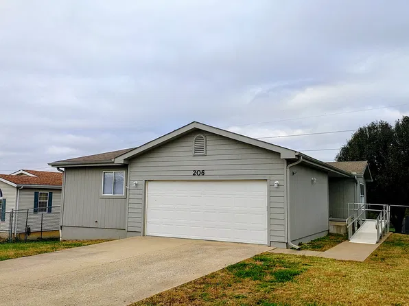 206 SE 40th Ter, Topeka, KS 66609