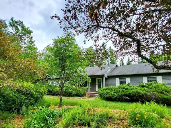 1470 Easton Valley Road, Easton, NH 03580