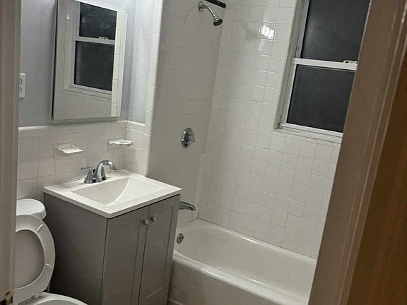 4th image of 118 Sheridan St Floor 2